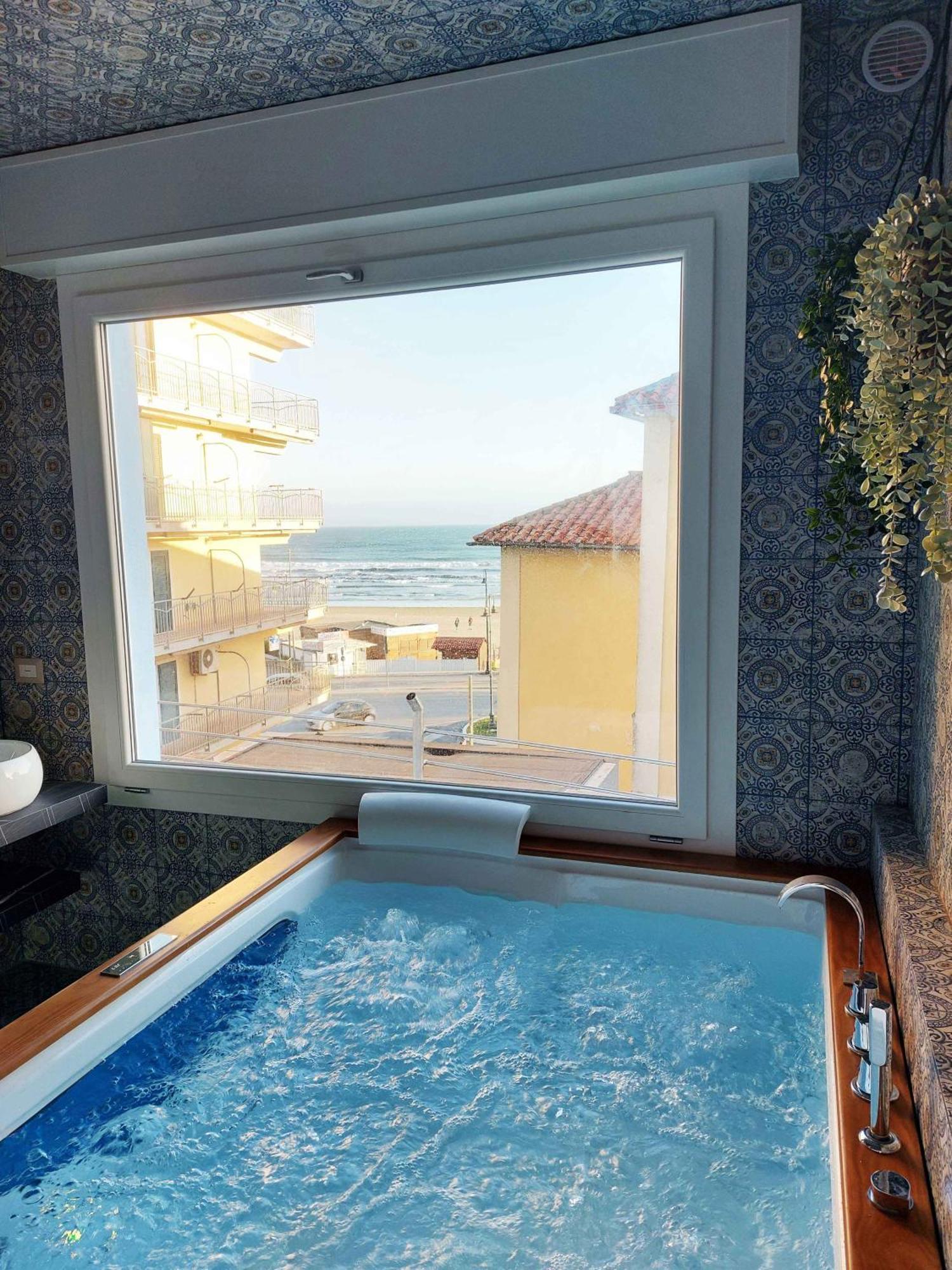 Sweet Home & Wellness Affittacamere Nettuno Eksteriør bilde